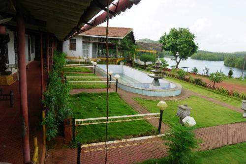 Hotel Sona Villa, The Lake Chalet