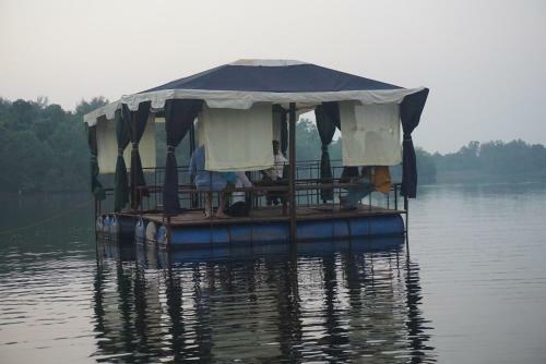 Hotel Sona Villa, The Lake Chalet