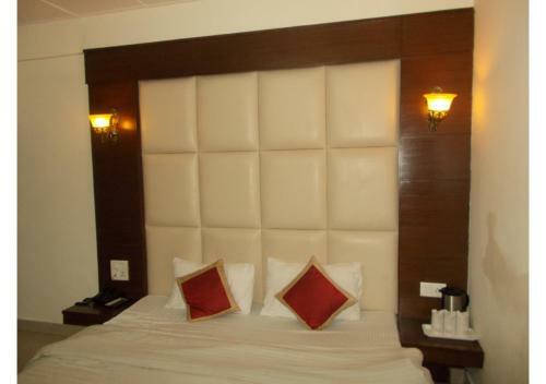 Hotel Royal Stay Near Mall Road