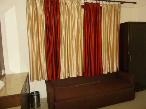 Hotel Royal Stay Near Mall Road