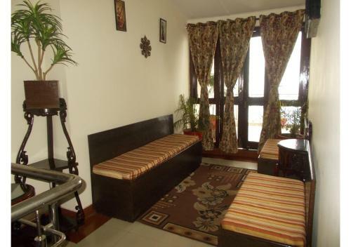 Hotel Royal Stay Near Mall Road