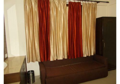 Hotel Royal Stay Near Mall Road