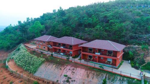 Hotel The Estate Resort, Bar And Restaurant
