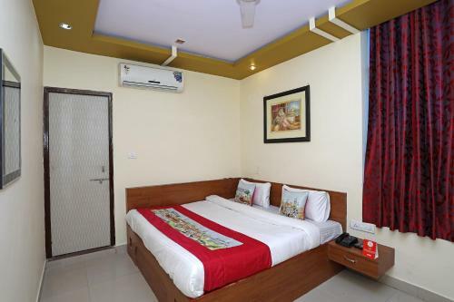 Oyo 10413 Hotel Royal Plaza
