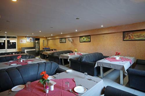 Oyo 10413 Hotel Royal Plaza
