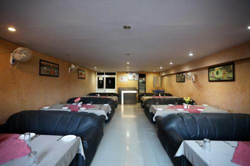 Oyo 10413 Hotel Royal Plaza