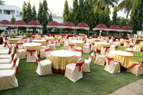 Poppy's Vista Hotel