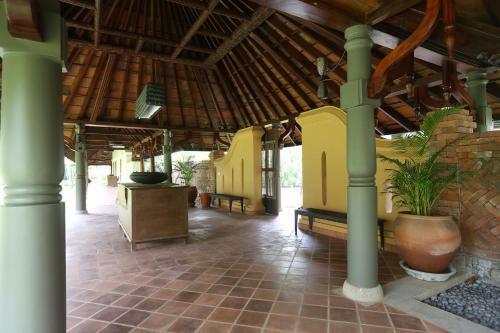 Villa Indian Summer House