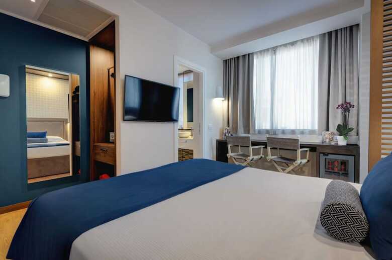 Fly Dec� Hotel