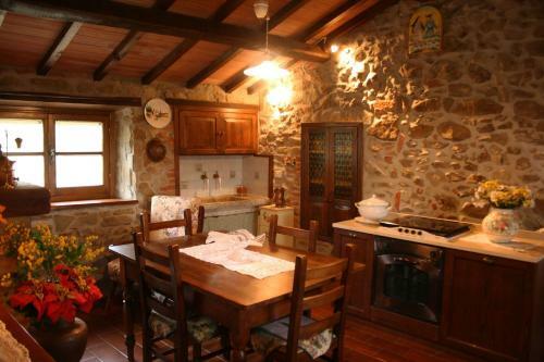 Rigomagno Villa Sleeps 6 Pool Wifi