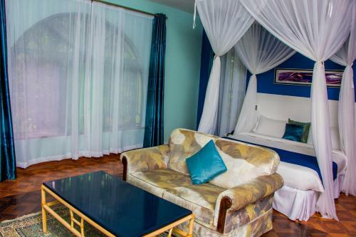 Hotel Karen Inn & Suites