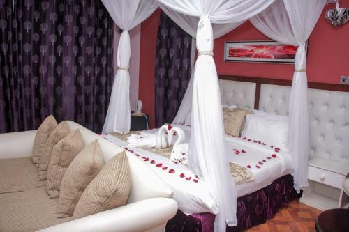 Hotel Karen Inn & Suites