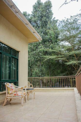 Hotel Karen Inn & Suites