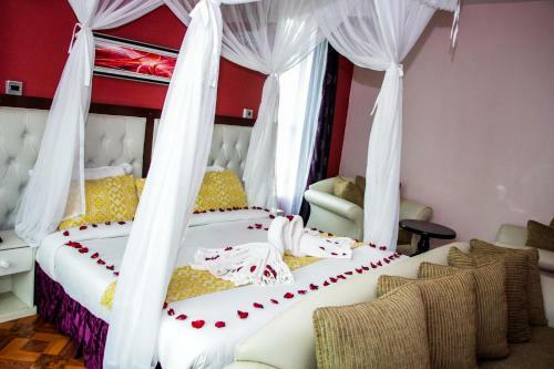 Hotel Karen Inn & Suites
