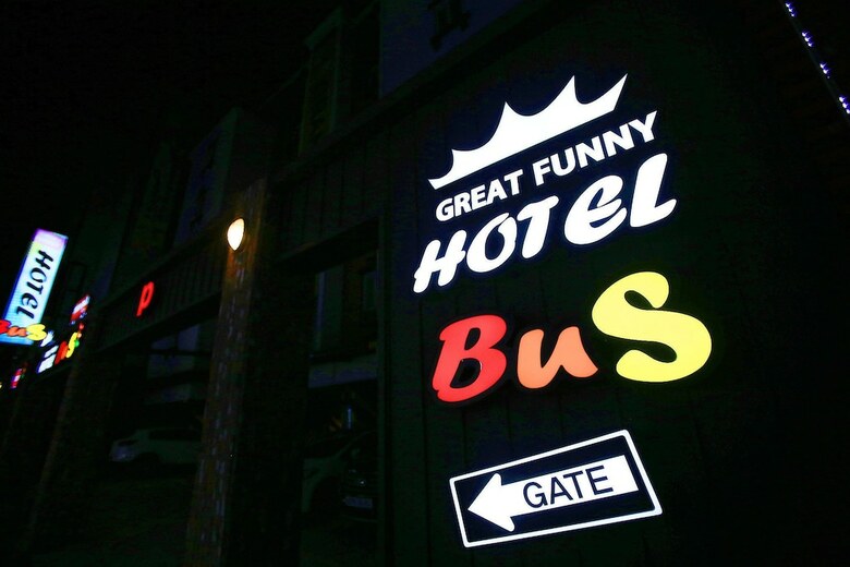 Motel Hotel Bus