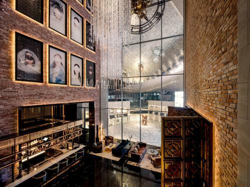Hotel Art Paradiso, Paradise City