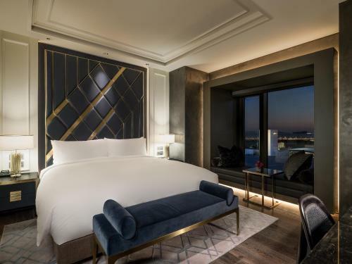 Hotel Art Paradiso, Paradise City