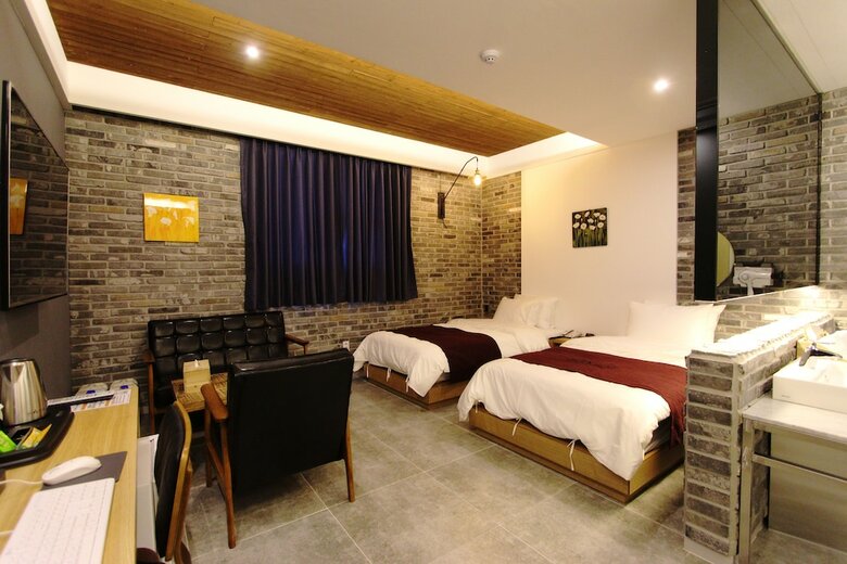 Instar Tourist Hotel