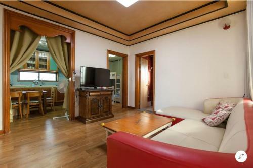 Hostal Nolmeong Shuimeong Guest House