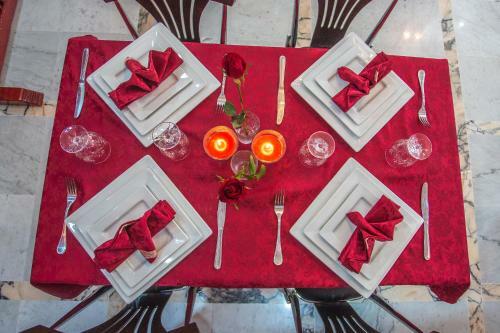 Hotel H�tel Les Ambassadeurs