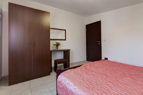David & Hanna Apartments