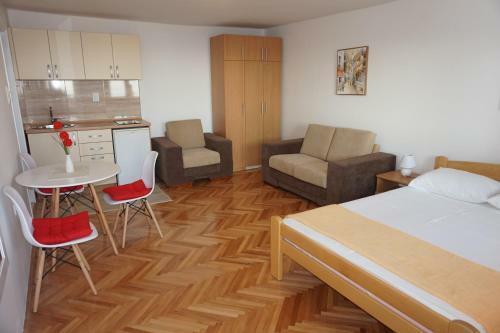 Apartments & Room Kr? Medinski