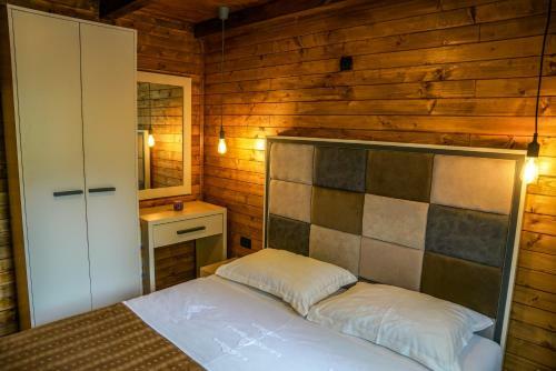 Lodge Enjoy River House