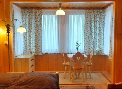 Hostal 9 Si? Drewniany Dom