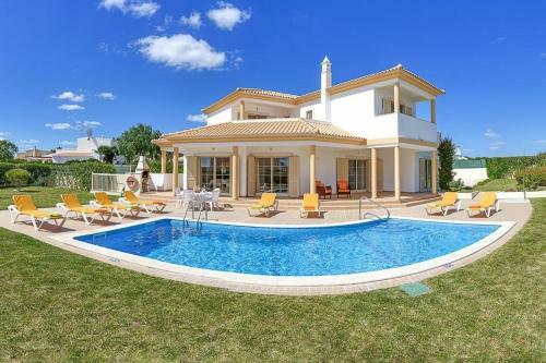 Gale Villa Sleeps 8 Pool Air Con Wifi