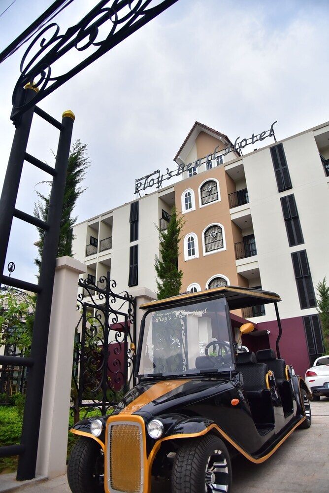 Ploy's Pearl Hotel