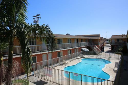 Motel Chateau Inn & Suites