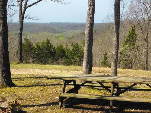 Rock Eddy Bluff Farm Cabins