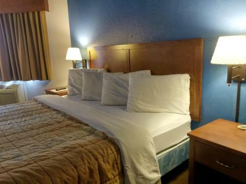 Madelia Hotel & Suites