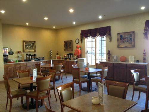 Hotel Silverland Inn & Suites