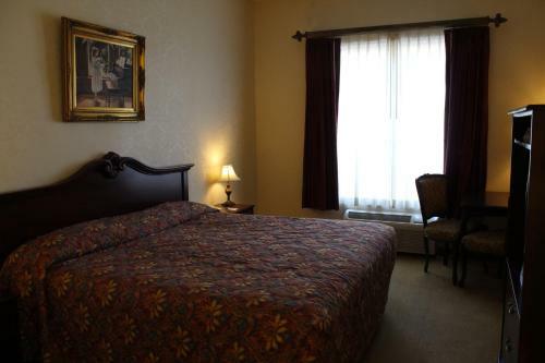 Hotel Silverland Inn & Suites