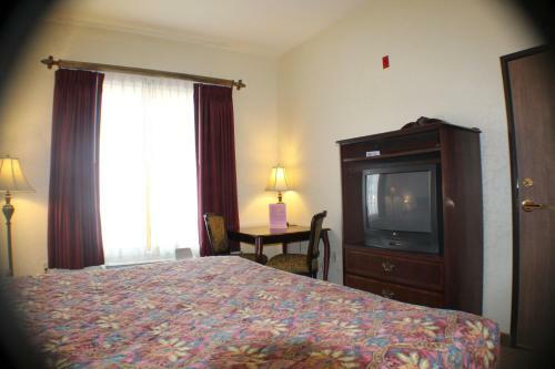 Hotel Silverland Inn & Suites