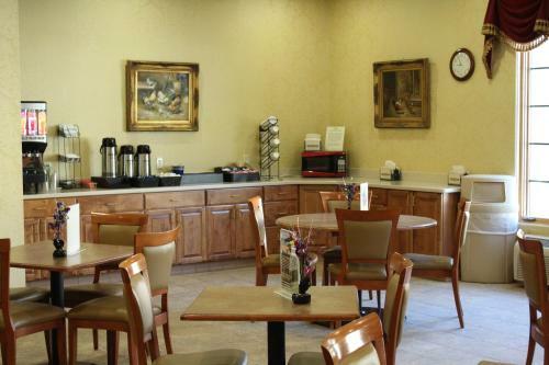 Hotel Silverland Inn & Suites