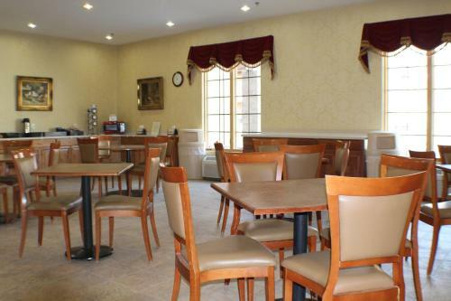 Hotel Silverland Inn & Suites