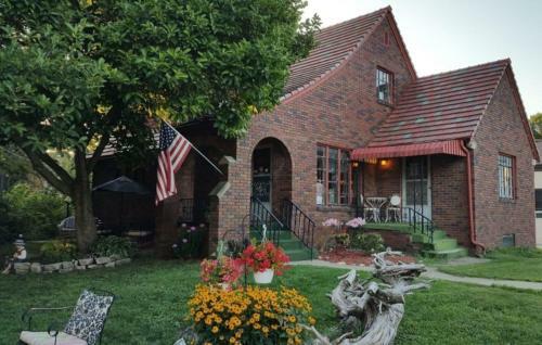 Maple Street Bed And Breakfast
