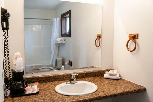 Circle R Motel