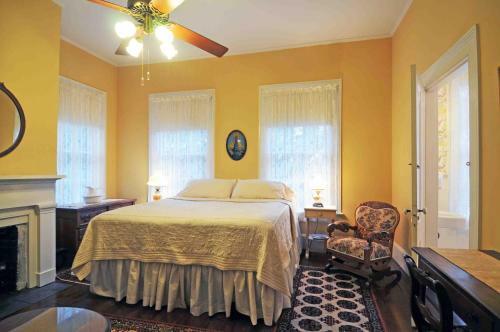 Bed & Breakfast 1872 John Denham House B And B Inn