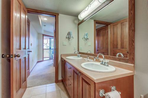 Powderhorn Lodge 419: Spearmint Suite