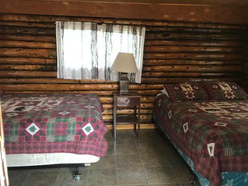 Lake Louise Lodge, Alaska