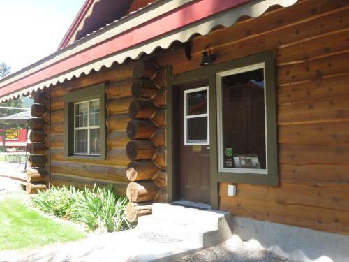 Historic Tamarack Lodge And Cabins