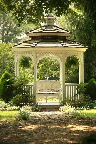 Historic Maple Hill Manor Bed & Breakfast