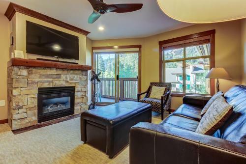 Powderhorn Lodge 408: Rustic Mountain Suite