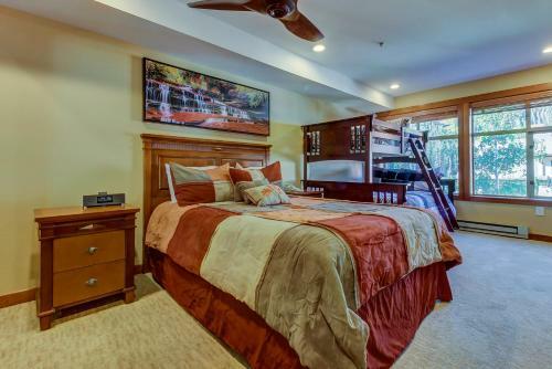 Powderhorn Lodge 408: Rustic Mountain Suite