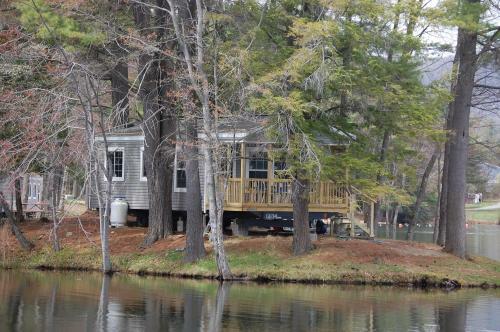 Alpine Lake Lakefront Park Model 4