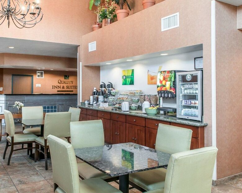 Hotel Quality Inn & Suites