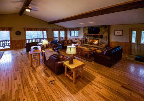 Grande Butte Lodge - Hocking Hills Home